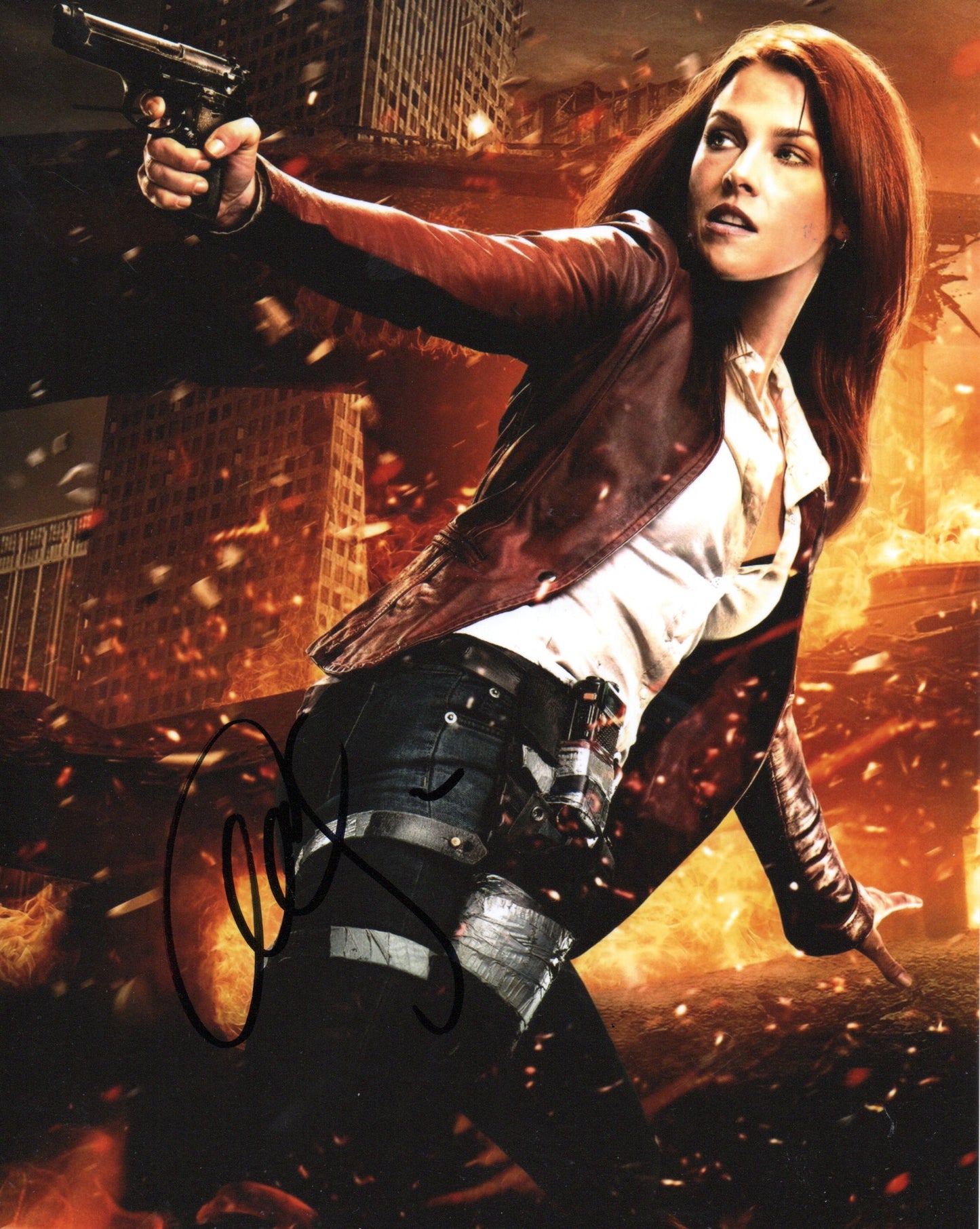 ALI LARTER SIGNED RESIDENT EVIL 10X8 PHOTO