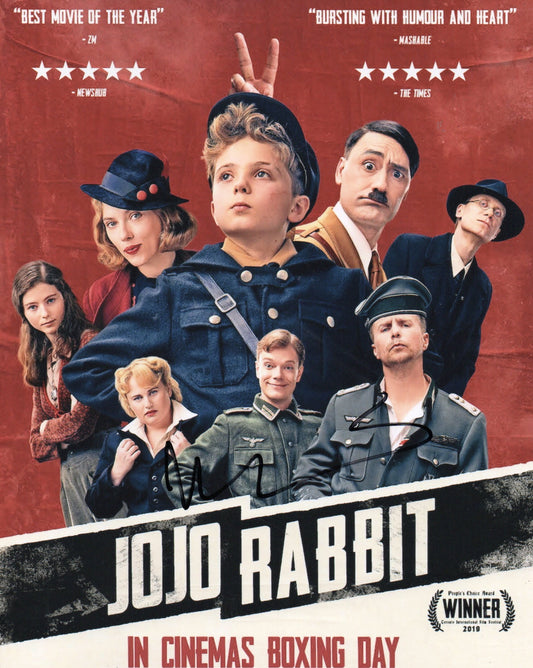 TAIKA WAITITI SIGNED JOJO RABBIT 8X10 PHOTO (1)