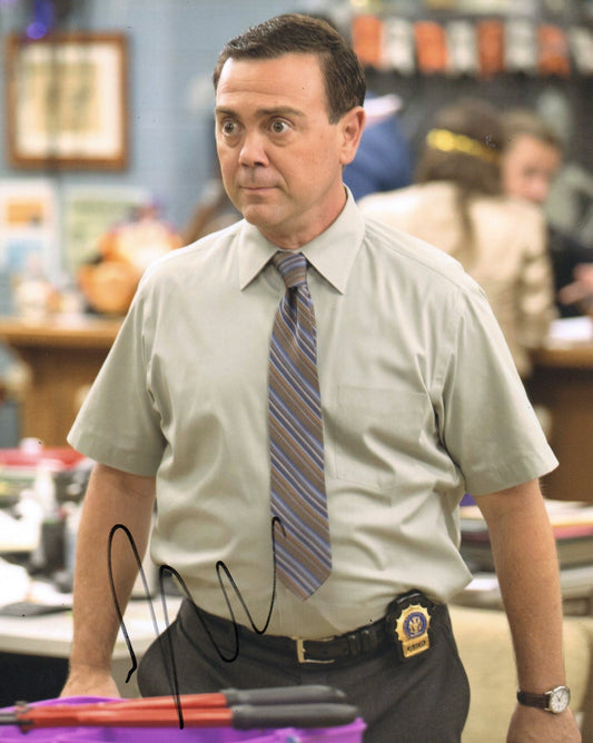 JOE LO TRUGLIO SIGNED BROOKLYN NINE-NINE 8X10 PHOTO (3)
