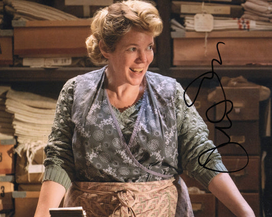 OLIVIA COLMAN SIGNED WONKA 10X8 PHOTO (5)
