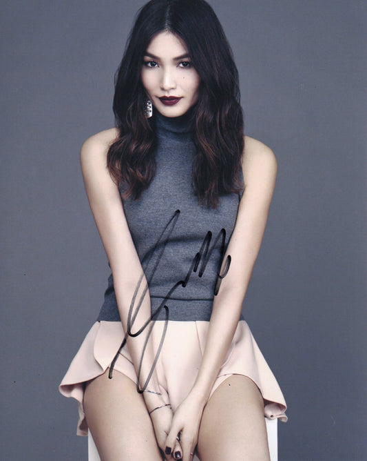 GEMMA CHAN SIGNED SEXY 10X8 PHOTO (9)