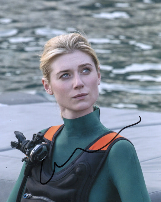 ELIZABETH DEBICKI SIGNED TENET 8X10 PHOTO