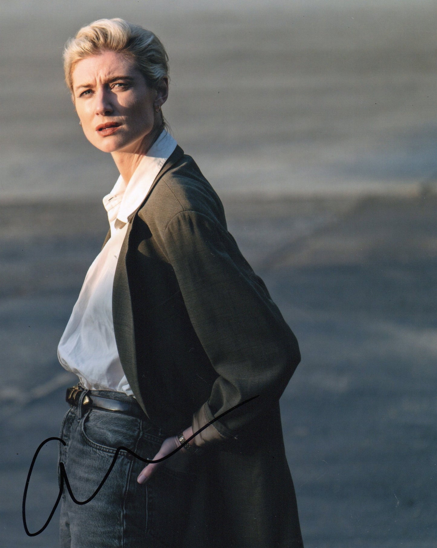 ELIZABETH DEBICKI SIGNED 8X10 PHOTO