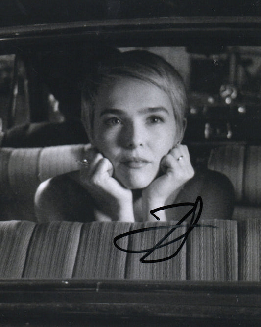 ZOEY DEUTCH SIGNED NOUVELLE VAGUE 10X8 PHOTO