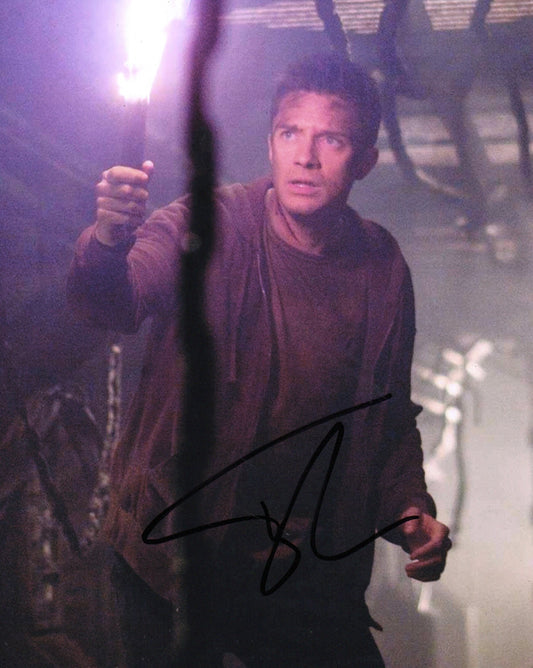 TOPHER GRACE SIGNED PREDATORS 8X10 PHOTO (1)