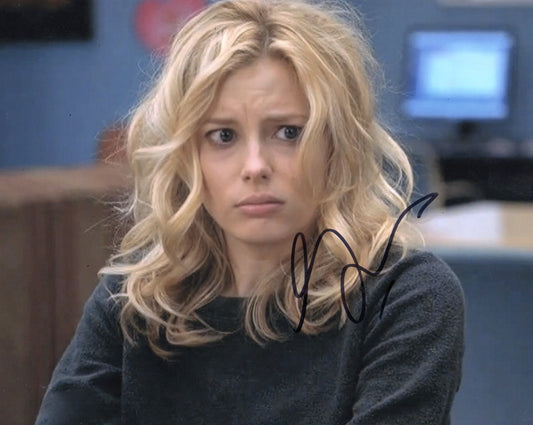 GILLIAN JACOBS SIGNED SEXY COMMUNITY 10X8 PHOTO (5)