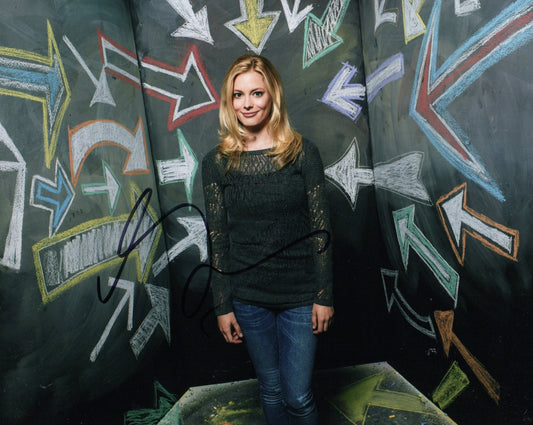 GILLIAN JACOBS SIGNED SEXY COMMUNITY 10X8 PHOTO (7)