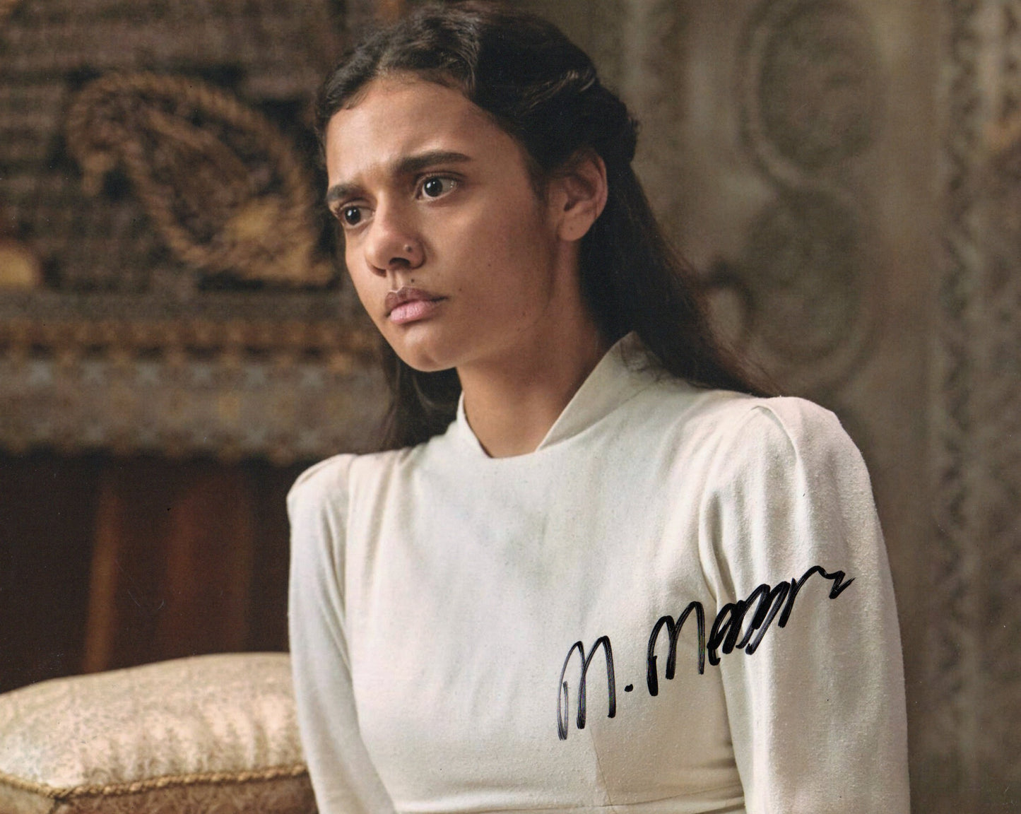 MADELEINE MADDEN SIGNED WHEEL OF TIME 8X10 PHOTO (1)