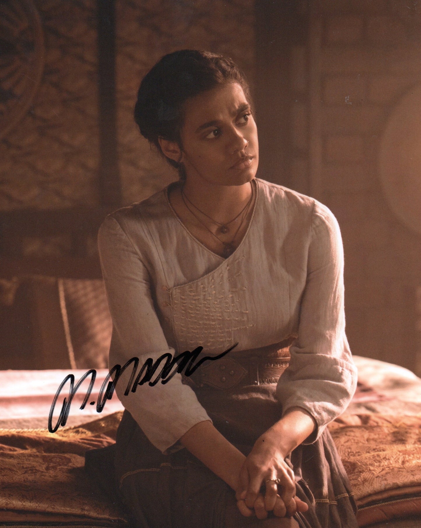 MADELEINE MADDEN SIGNED WHEEL OF TIME 8X10 PHOTO (2)