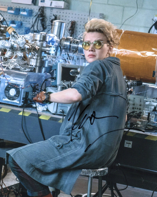KATE McKINNON SIGNED GHOSTBUSTERS 10X8 PHOTO (2)