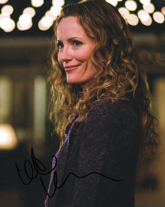 LESLIE MANN SIGNED 17 AGAIN 10X8 PHOTO (1)