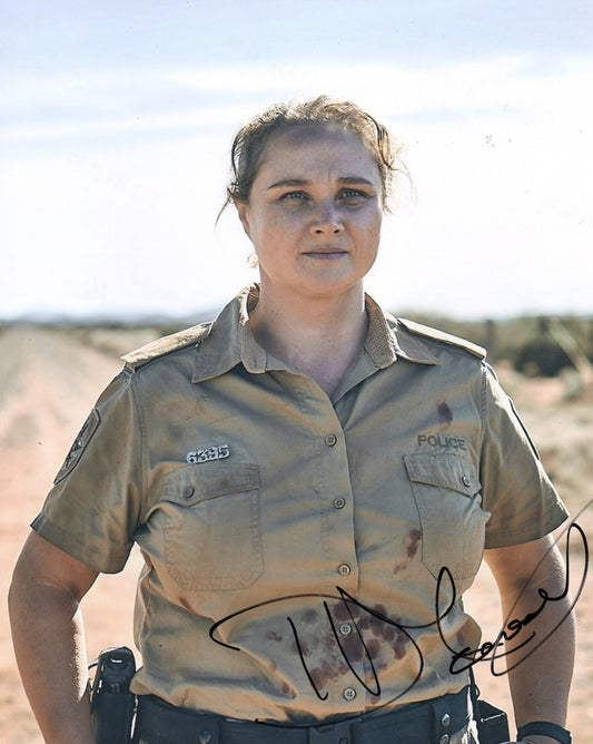 DANIELLE MACDONALD SIGNED THE TOURIST 8X10 PHOTO (2)