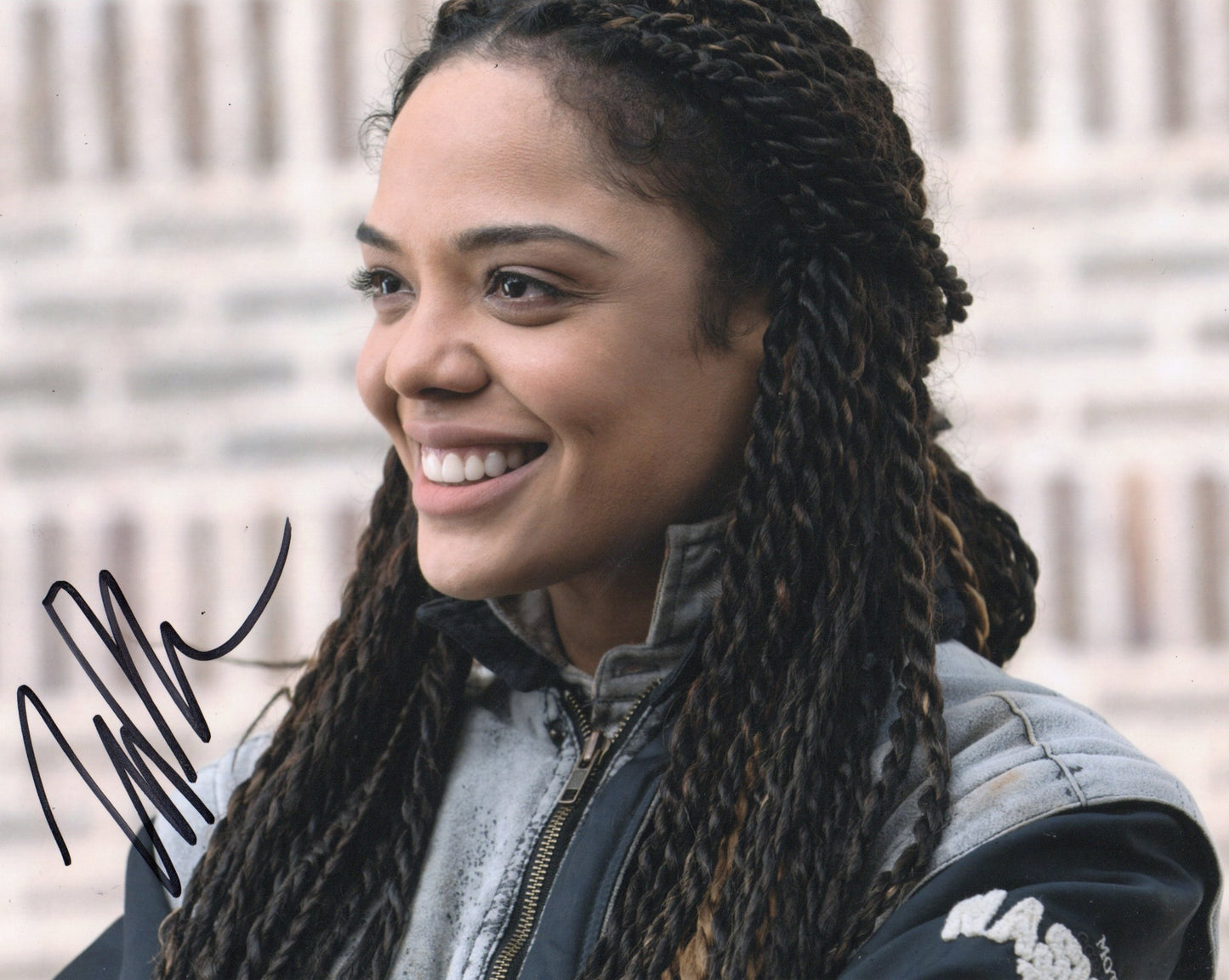 TESSA THOMPSON SIGNED CREED 8X10 PHOTO (1)