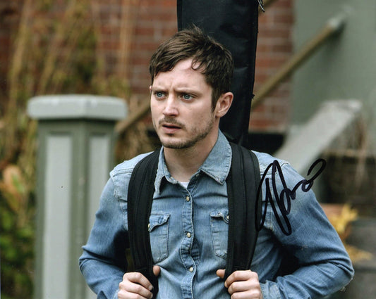 ELIJAH WOOD SIGNED DIRK GENTLY 8X10 PHOTO (1) VIDEO PROOF