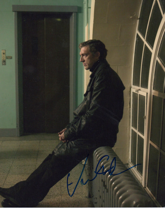 VINCENT CASSEL SIGNED 8X10 PHOTO (1)