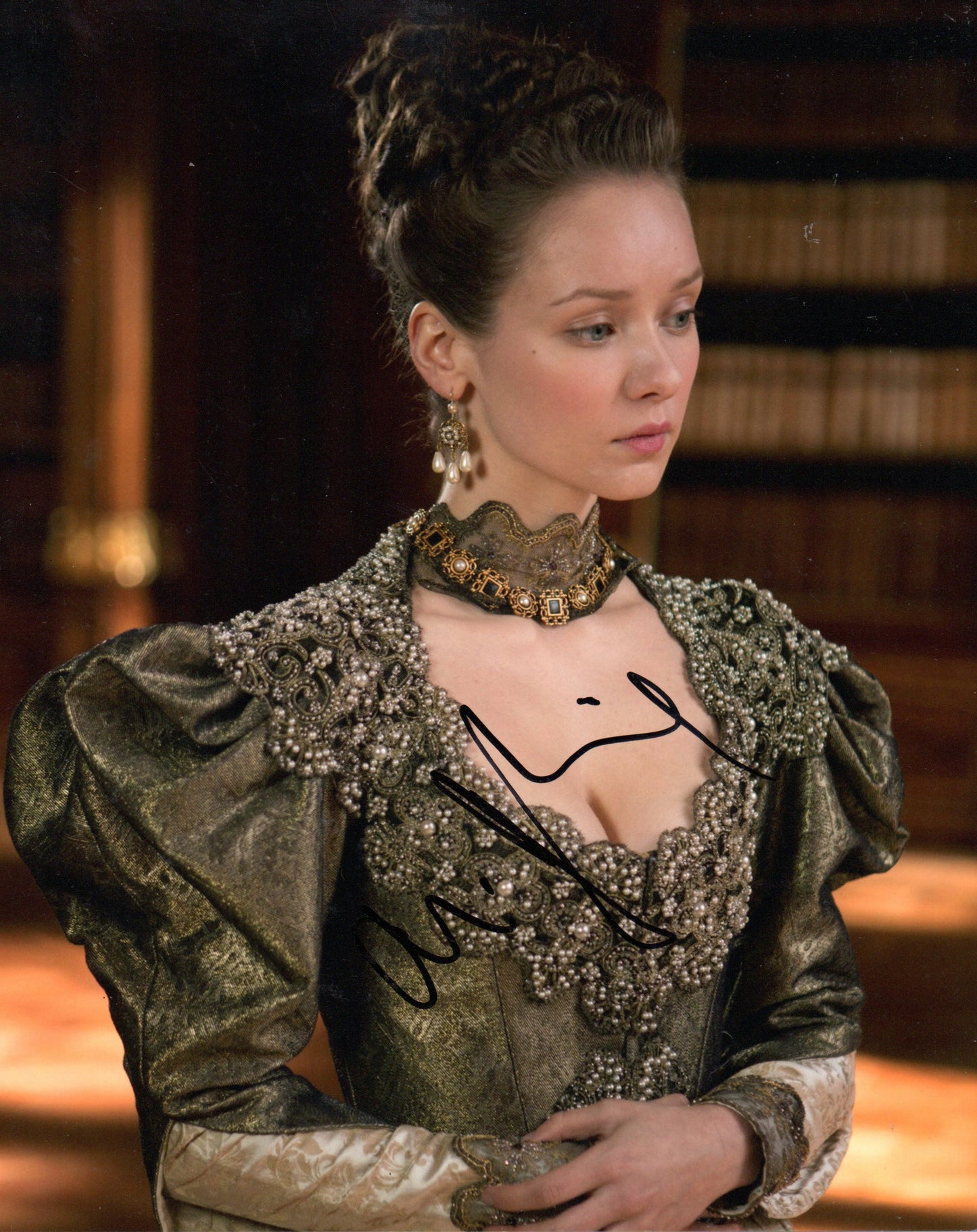 ALEXANDRA DOWLING SIGNED THE MUSKETEERS 8X10 PHOTO