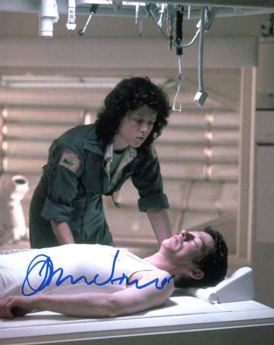 JOHN HURT SIGNED ALIEN 8X10 PHOTO (5)