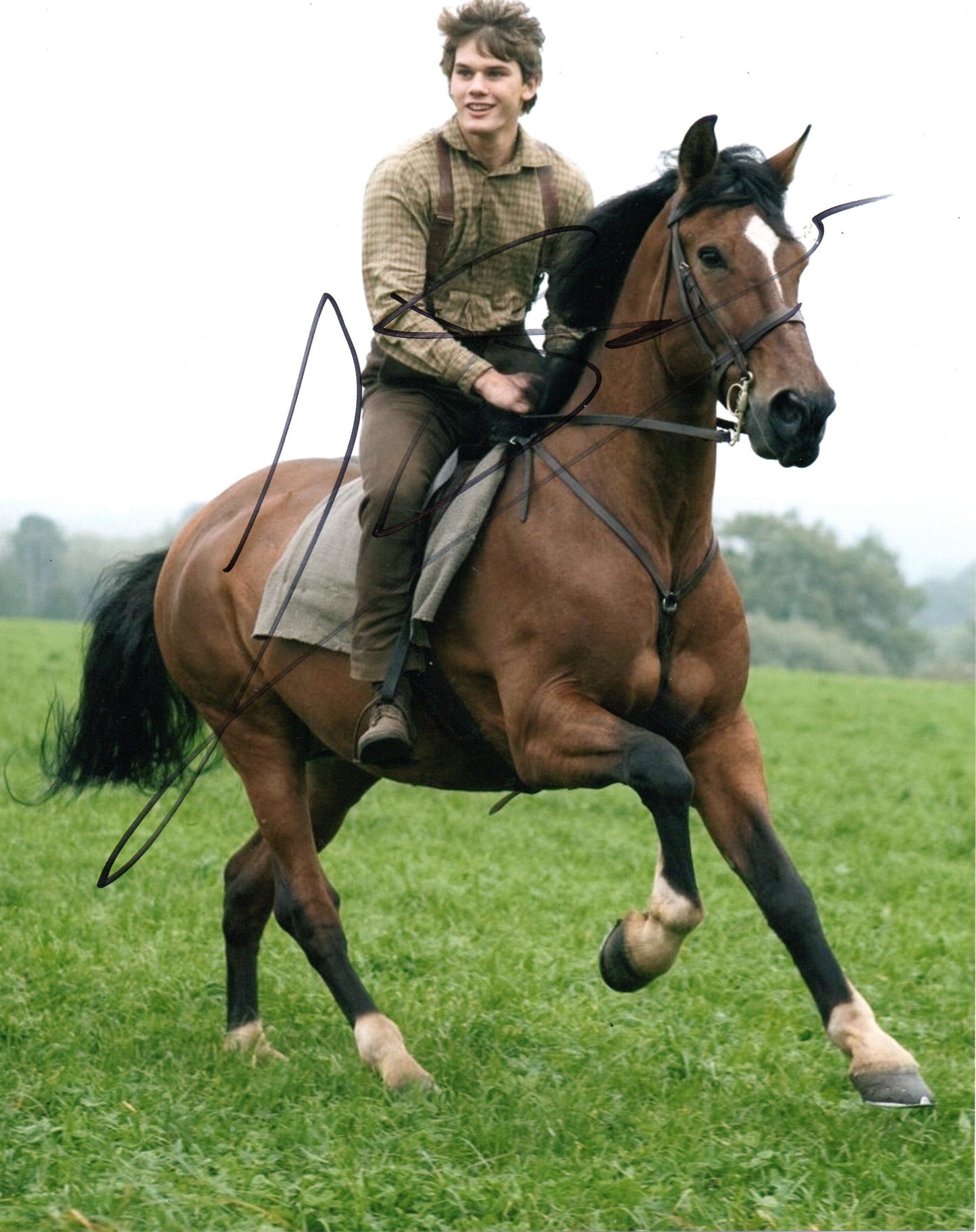 JEREMY IRVINE SIGNED WAR HORSE 8X10 PHOTO
