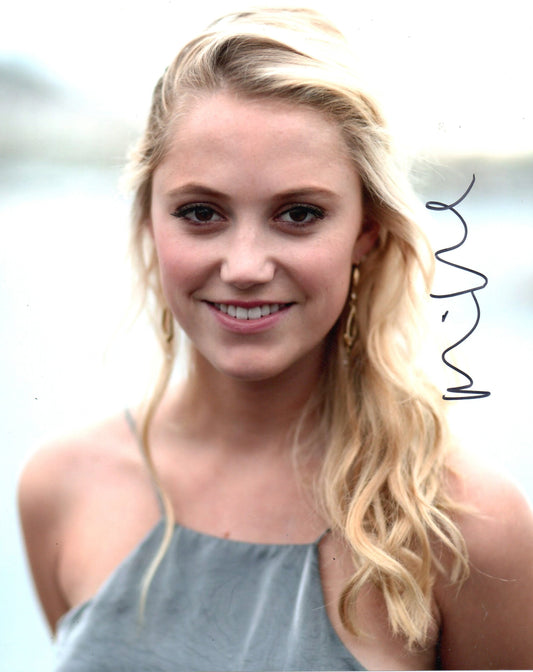 MAIKA MONROE SIGNED SEXY 10X8 PHOTO