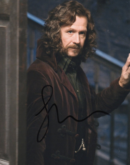 GARY OLDMAN SIGNED HARRY POTTER 8X10 PHOTO (4)