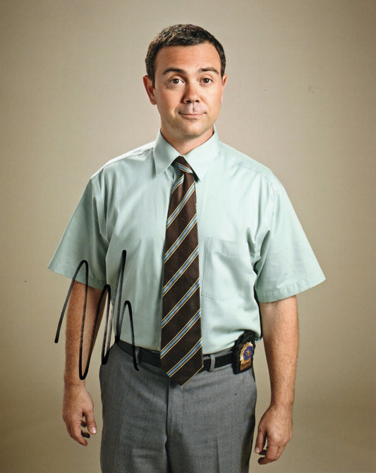 JOE LO TRUGLIO SIGNED BROOKLYN NINE-NINE 8X10 PHOTO (8)