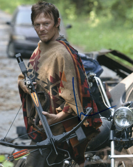 NORMAN REEDUS SIGNED THE WALKING DEAD PHOTO (1)