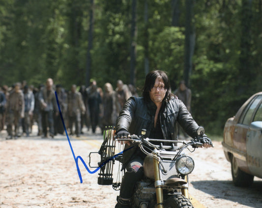 NORMAN REEDUS SIGNED THE WALKING DEAD PHOTO (2)