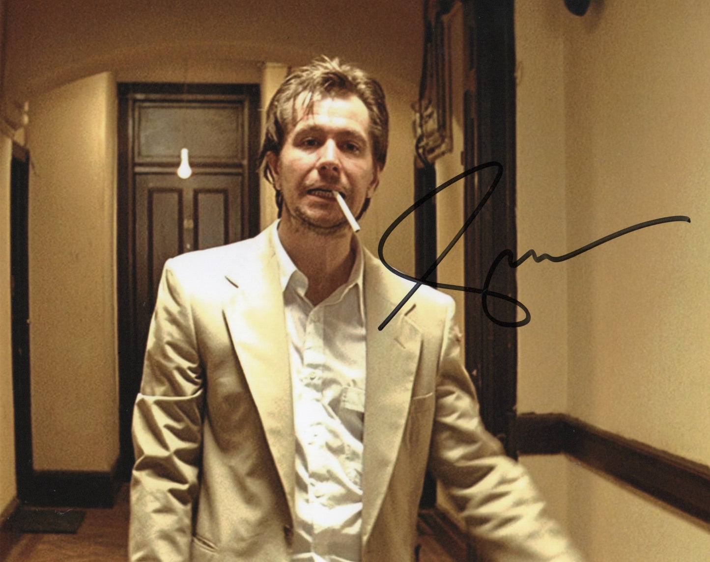 GARY OLDMAN SIGNED LEON 8X10 PHOTO