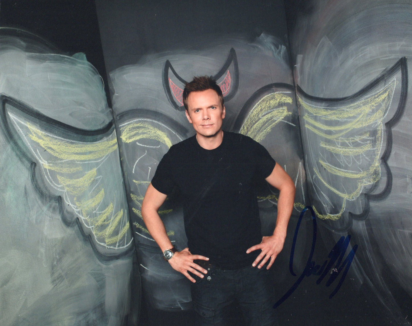 JOEL McHALE SIGNED COMMUNITY 8X10 PHOTO (2)