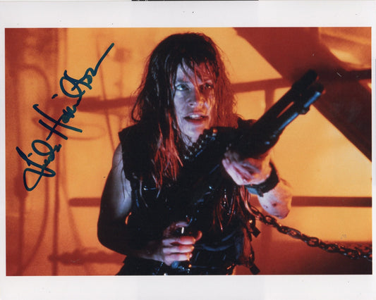 LINDA HAMILTON SIGNED TERMINATOR 2 10X8 PHOTO (2)