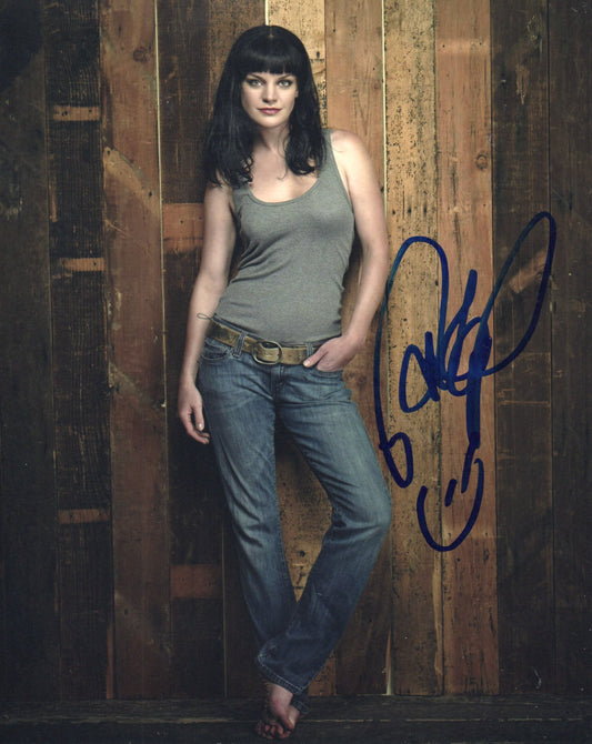 PAULEY PERRETTE SIGNED SEXY 10X8 PHOTO (3)
