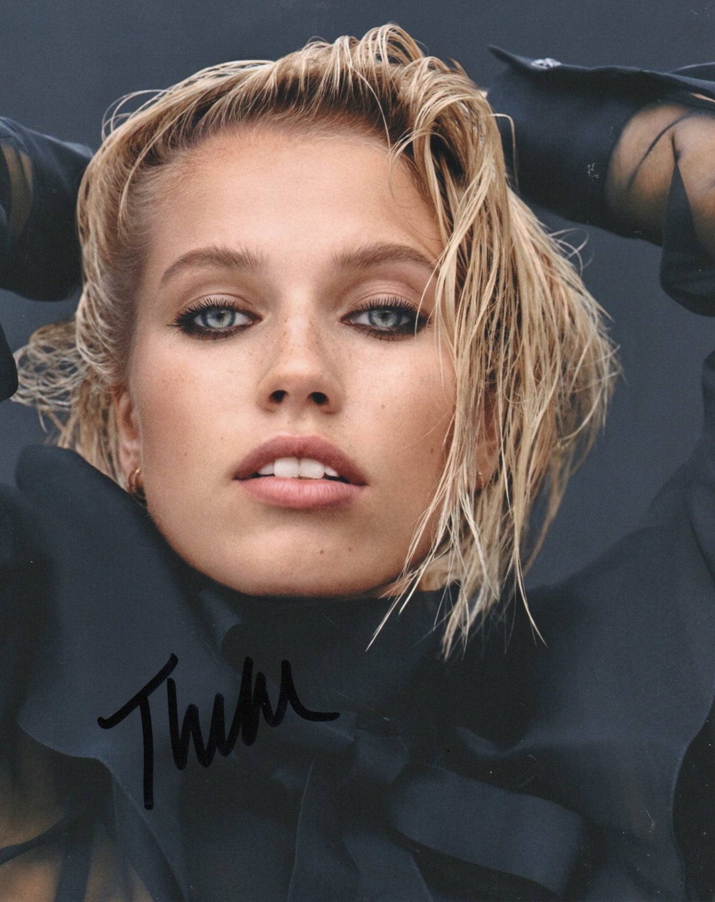THEA SOFIE LOCH NAESS SIGNED SEXY PHOTO (7)