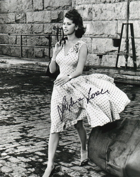 SOPHIA LOREN SIGNED SEXY 10X8 PHOTO (29)
