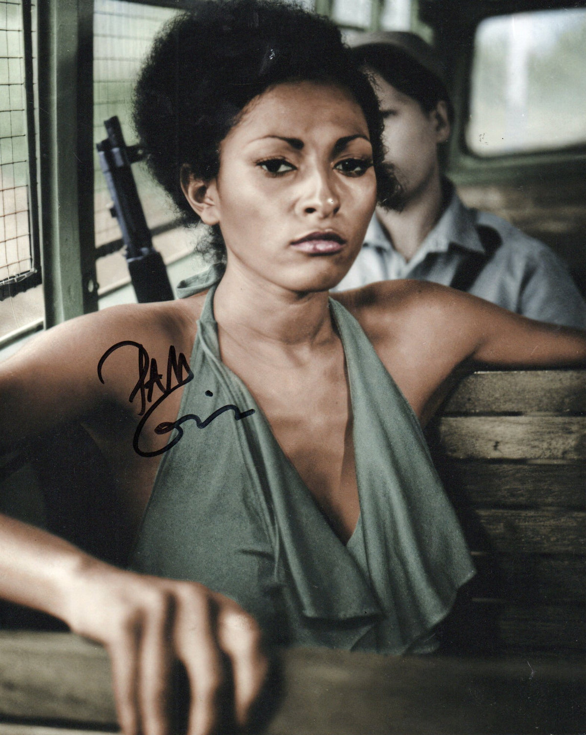 PAM GRIER SIGNED SEXY 10X8 PHOTO (9)
