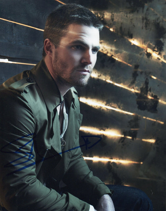 STEPHEN AMELL SIGNED ARROW 8X10 PHOTO
