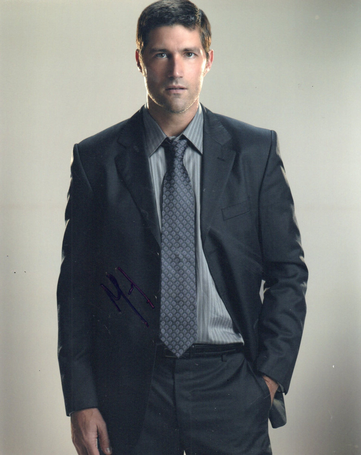 MATTHEW FOX SIGNED LOST 8X10 PHOTO (2)