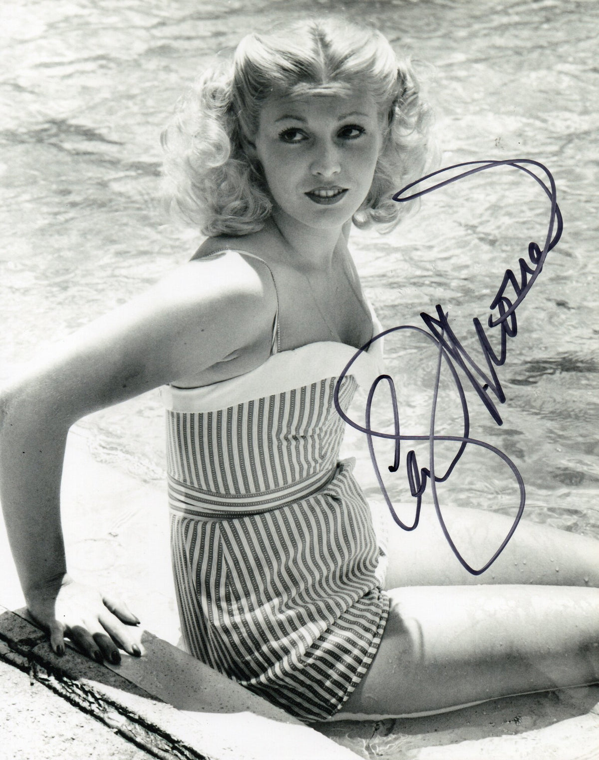 CATHY MORIARTY SIGNED RAGING BULL 10X8 PHOTO (8)