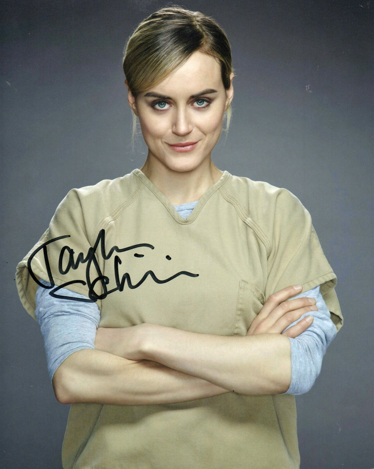 TAYLOR SCHILLING SIGNED ORANGE IS THE NEW BLACK 8X10 PHOTO (4)