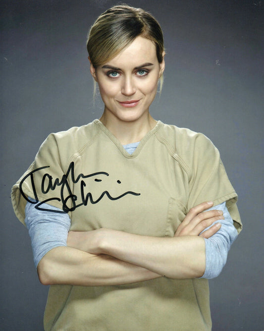 TAYLOR SCHILLING SIGNED ORANGE IS THE NEW BLACK 8X10 PHOTO (4)