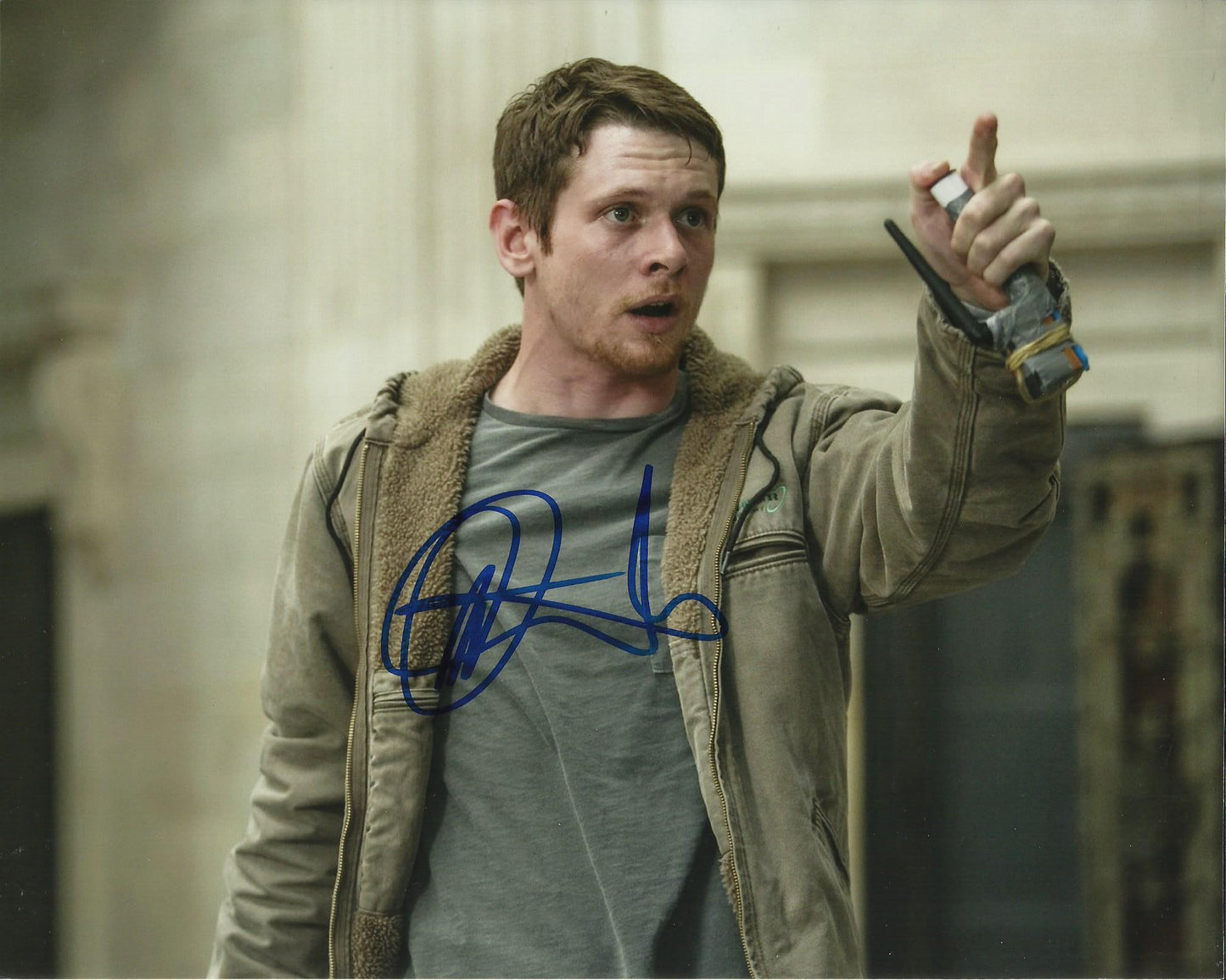JACK O'CONNELL SIGNED MONEY MONSTER 8X10 PHOTO (2)