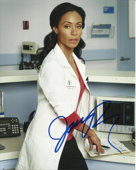 JADA PINKETT SMITH SIGNED HAWTHORNE 10X8 PHOTO
