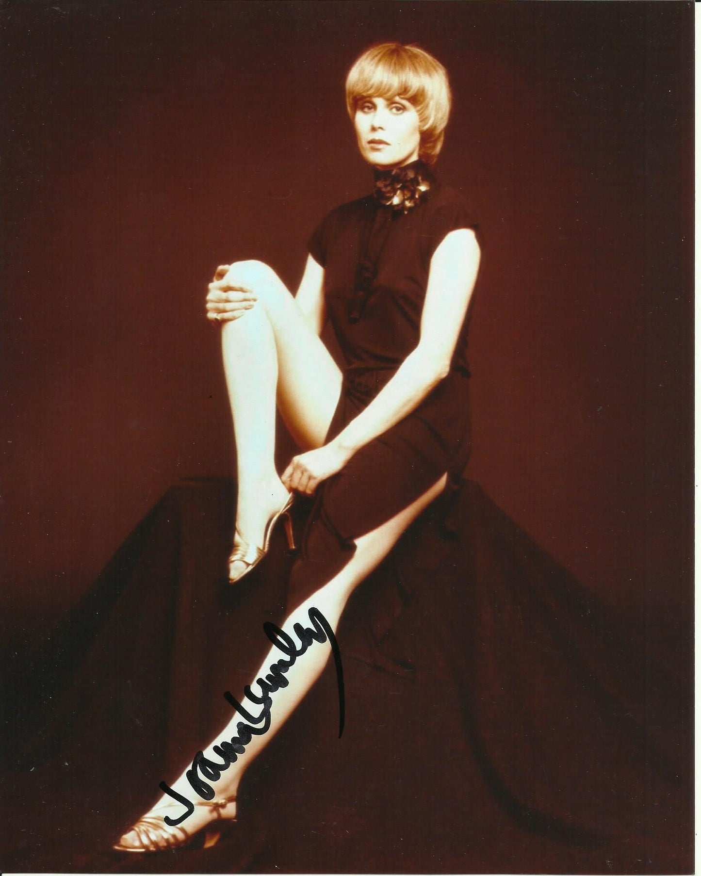 JOANNA LUMLEY SIGNED YOUNG SEXY 10X8 PHOTO (4)