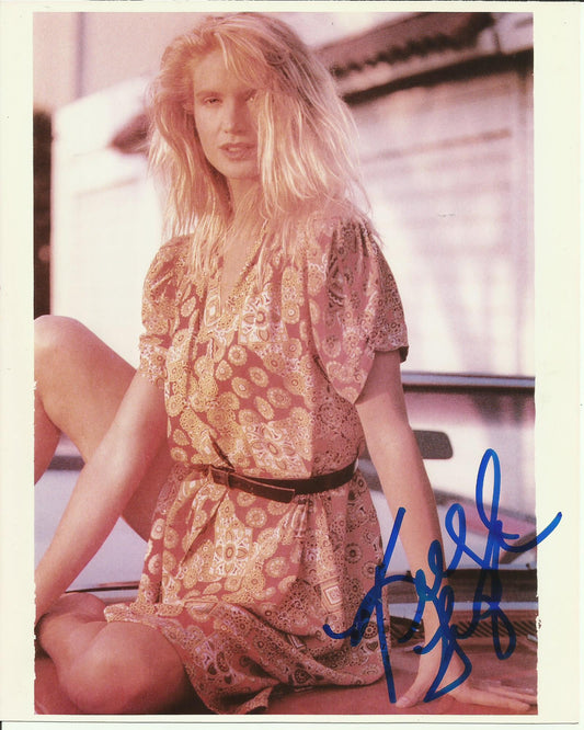 KELLY LYNCH SIGNED SEXY 10X8 PHOTO (1)