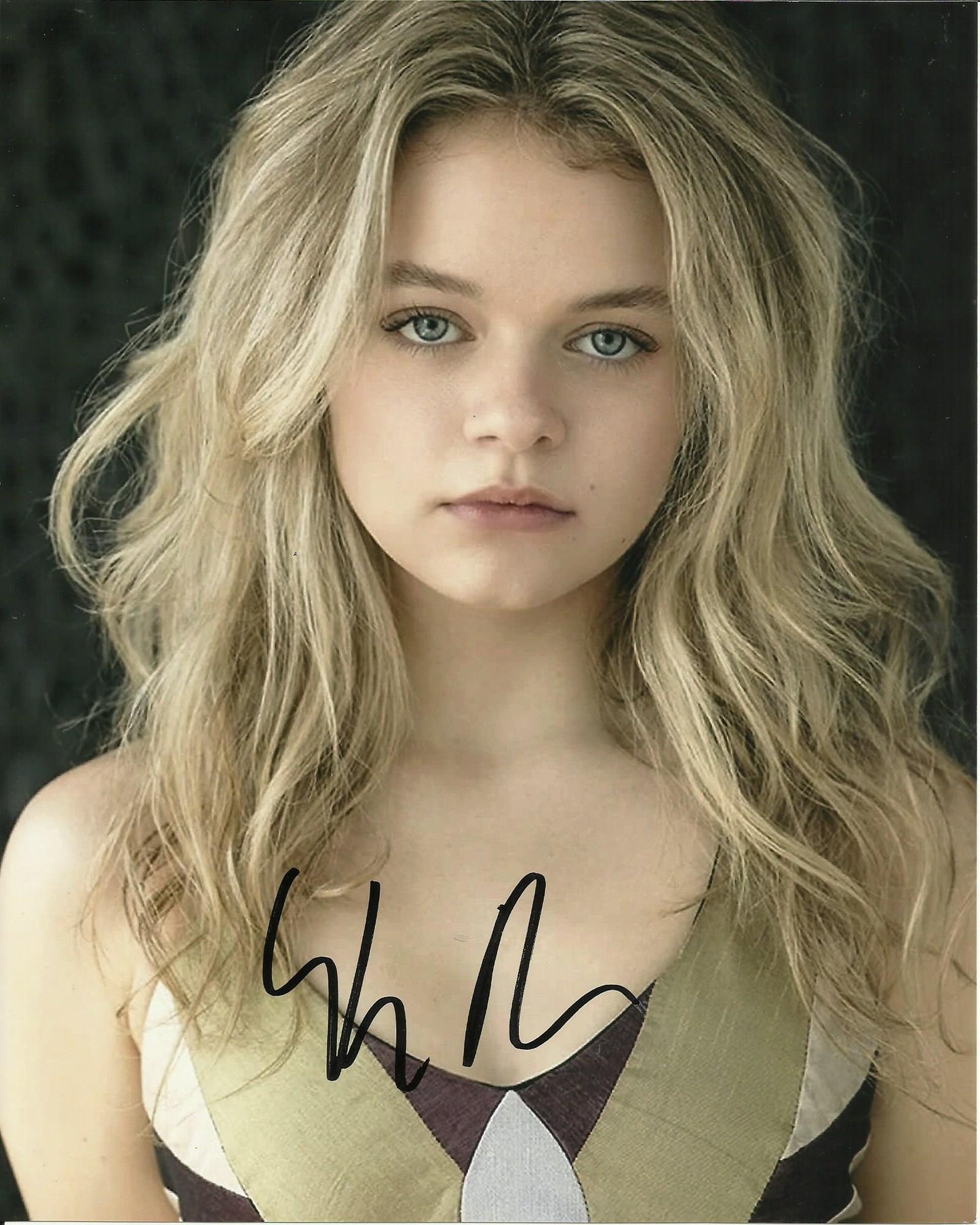 KYLIE ROGERS SIGNED SEXY 10X8 PHOTO (3)