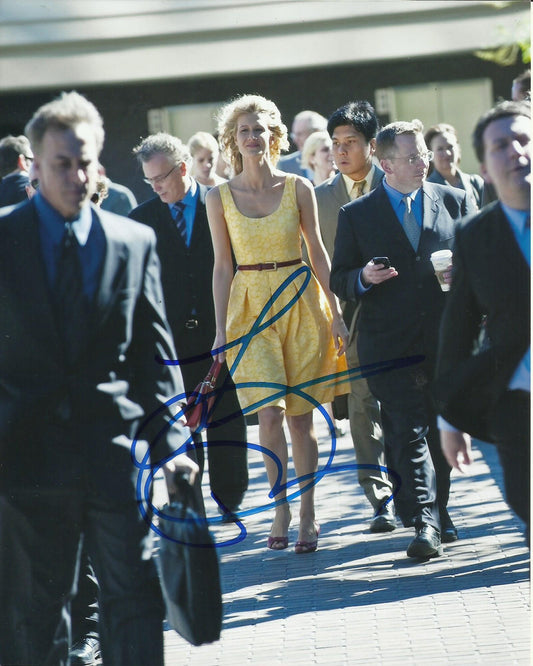 LAURA DERN SIGNED SEXY 8X10 PHOTO (3)