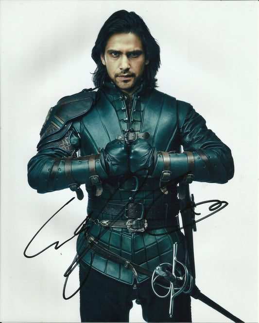 LUKE PASQUALINO SIGNED THE MUSKETEERS 8X10 PHOTO (2)