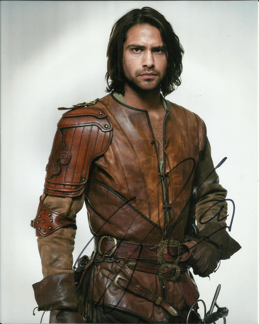 LUKE PASQUALINO SIGNED THE MUSKETEERS 8X10 PHOTO (12)