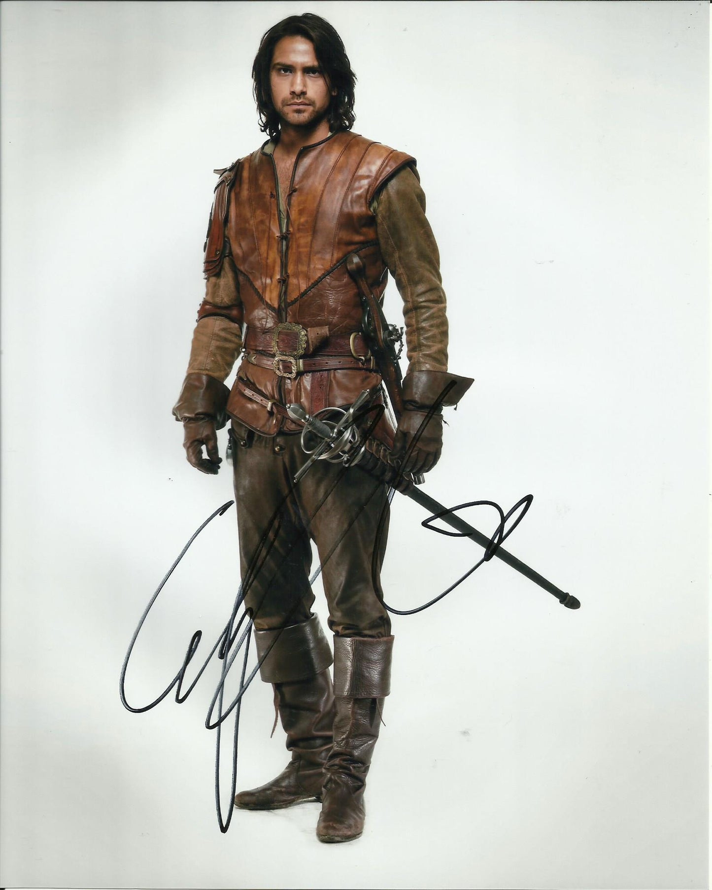 LUKE PASQUALINO SIGNED THE MUSKETEERS 8X10 PHOTO (13)