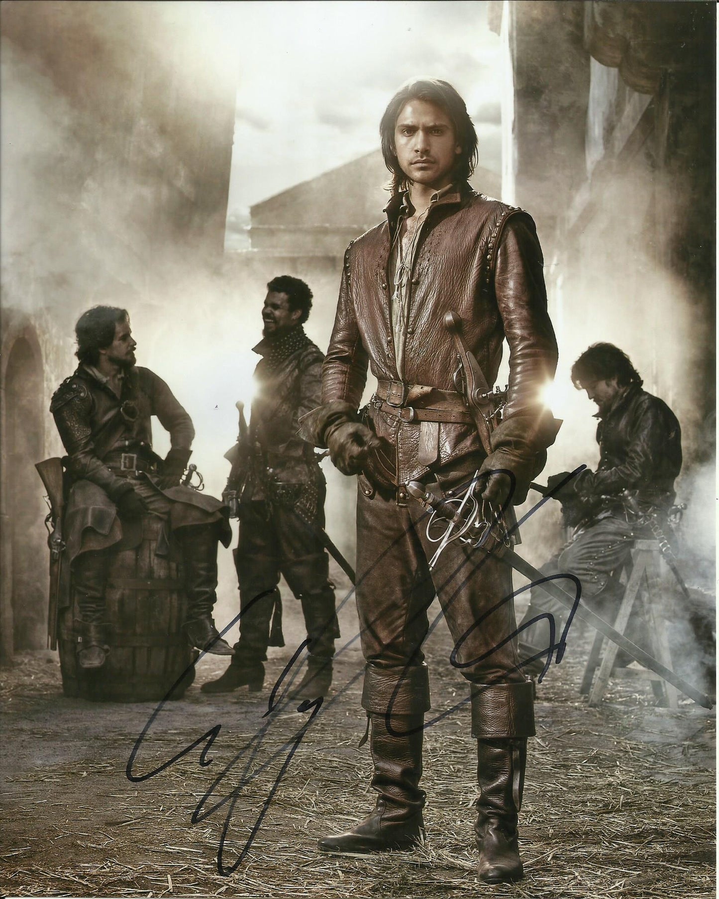 LUKE PASQUALINO SIGNED THE MUSKETEERS 8X10 PHOTO (14)