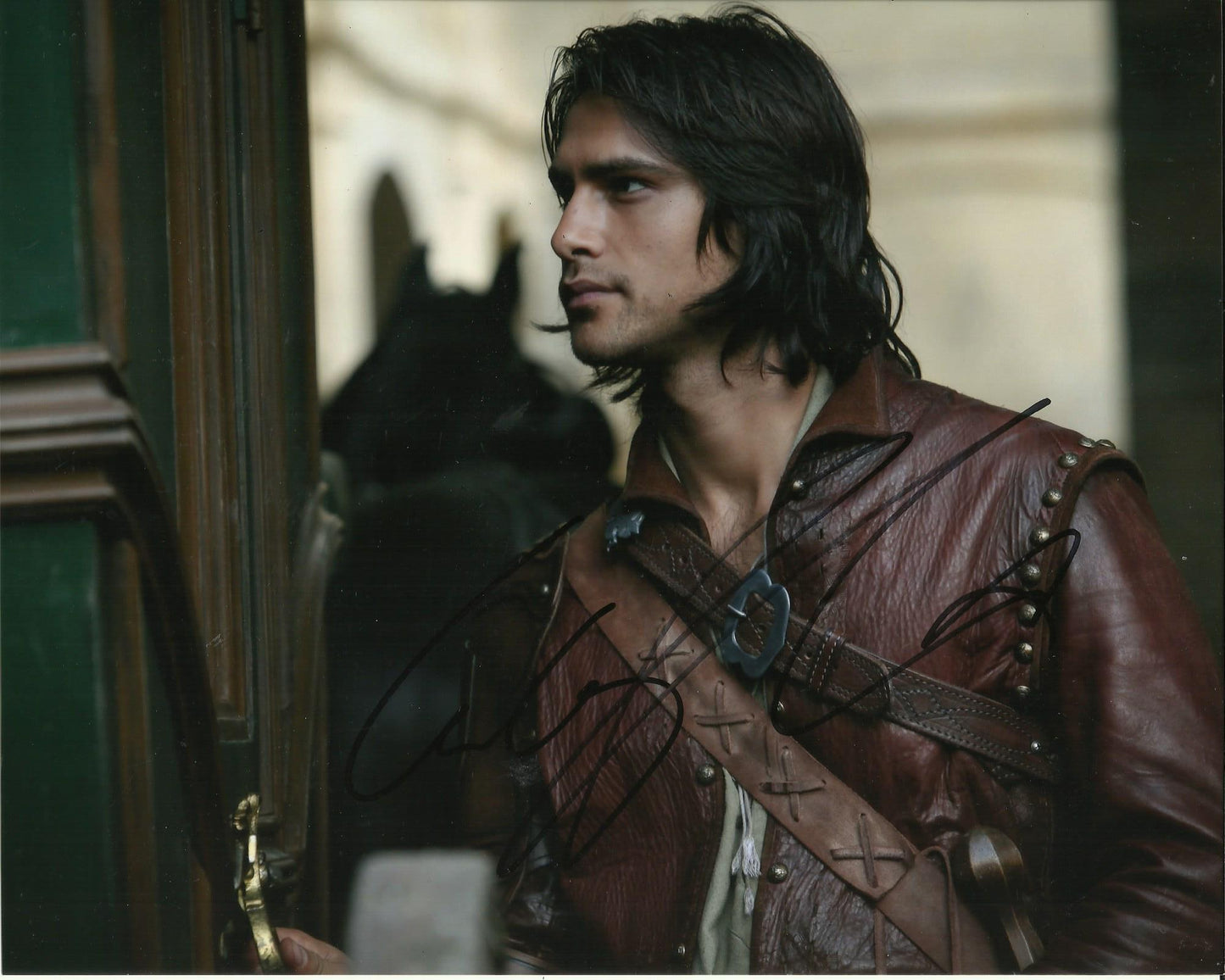 LUKE PASQUALINO SIGNED THE MUSKETEERS 8X10 PHOTO (8)